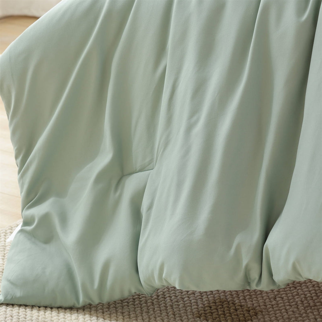 Luxurious Quilted Queen Comforter Set For Adult, 3 Piece Sage Green Comforter Sets & Bedding For All Season - All-Season Down Alternative Comforter Insert Detail