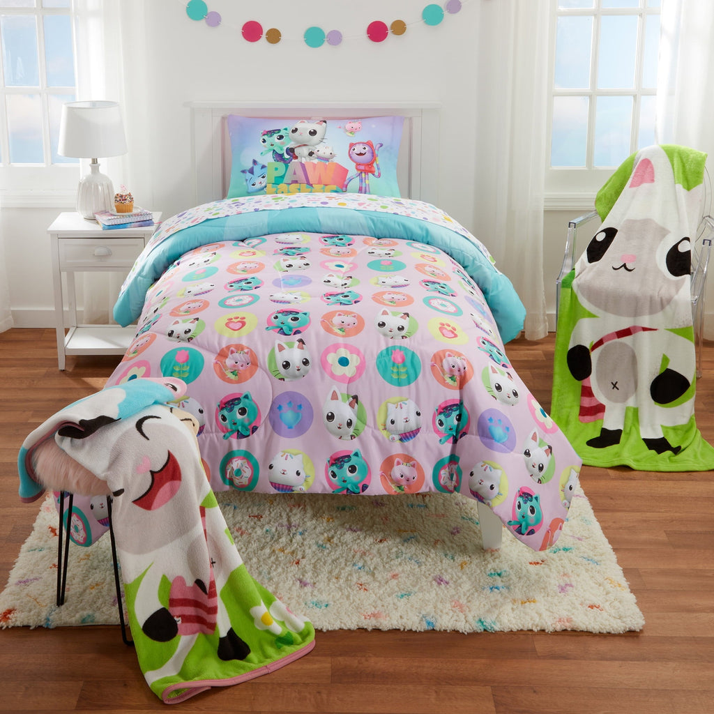 Fluffy Down Alternative Gabby's Dollhouse Kids Comforter and Pillowcase, 2-Piece Set, Twin/Full, Reversible - Cloud-Like Soft Lightweight Bed Comforter Detail