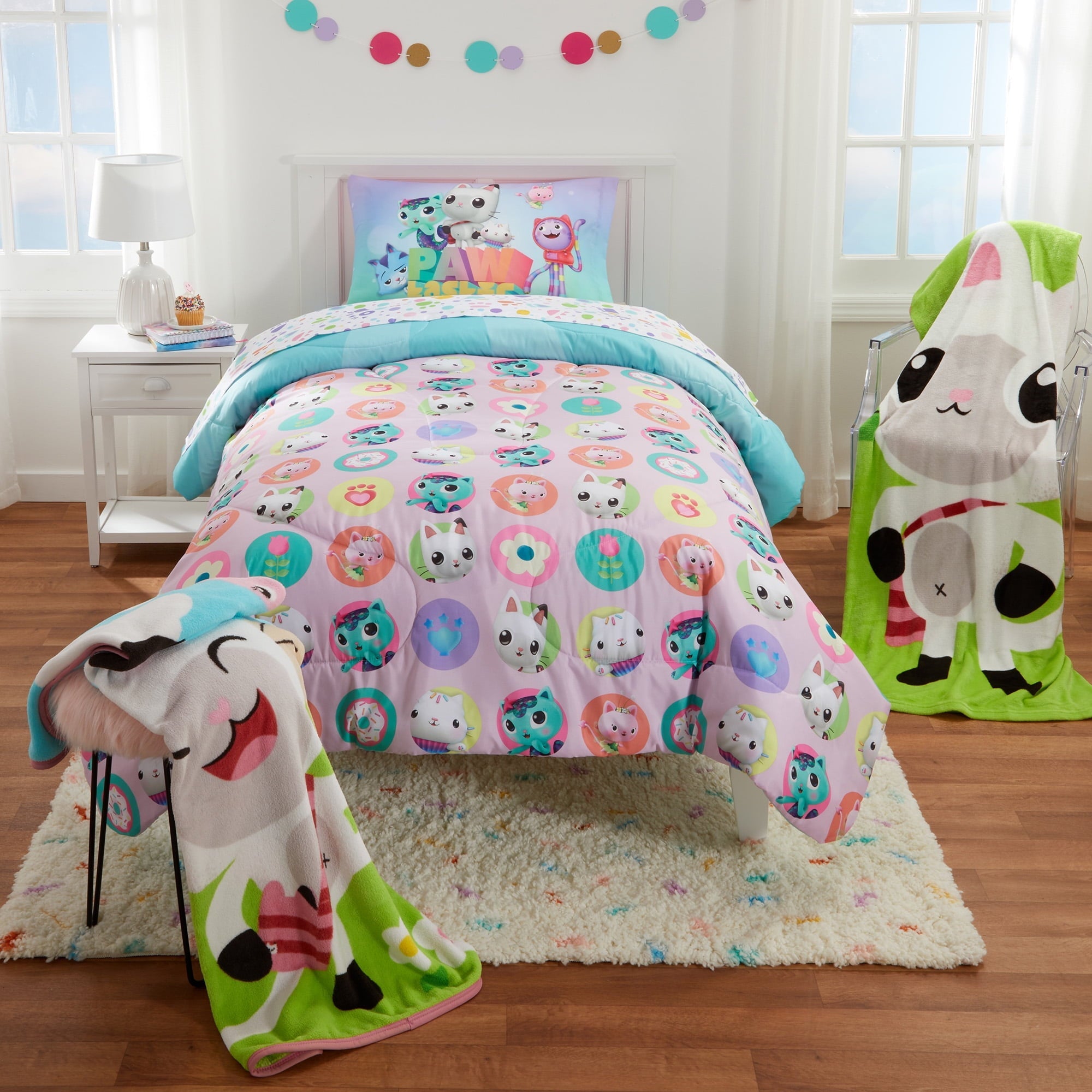 Fluffy Down Alternative Gabby's Dollhouse Kids Comforter and Pillowcase, 2-Piece Set, Twin/Full, Reversible - Cloud-Like Soft Lightweight Bed Comforter Detail