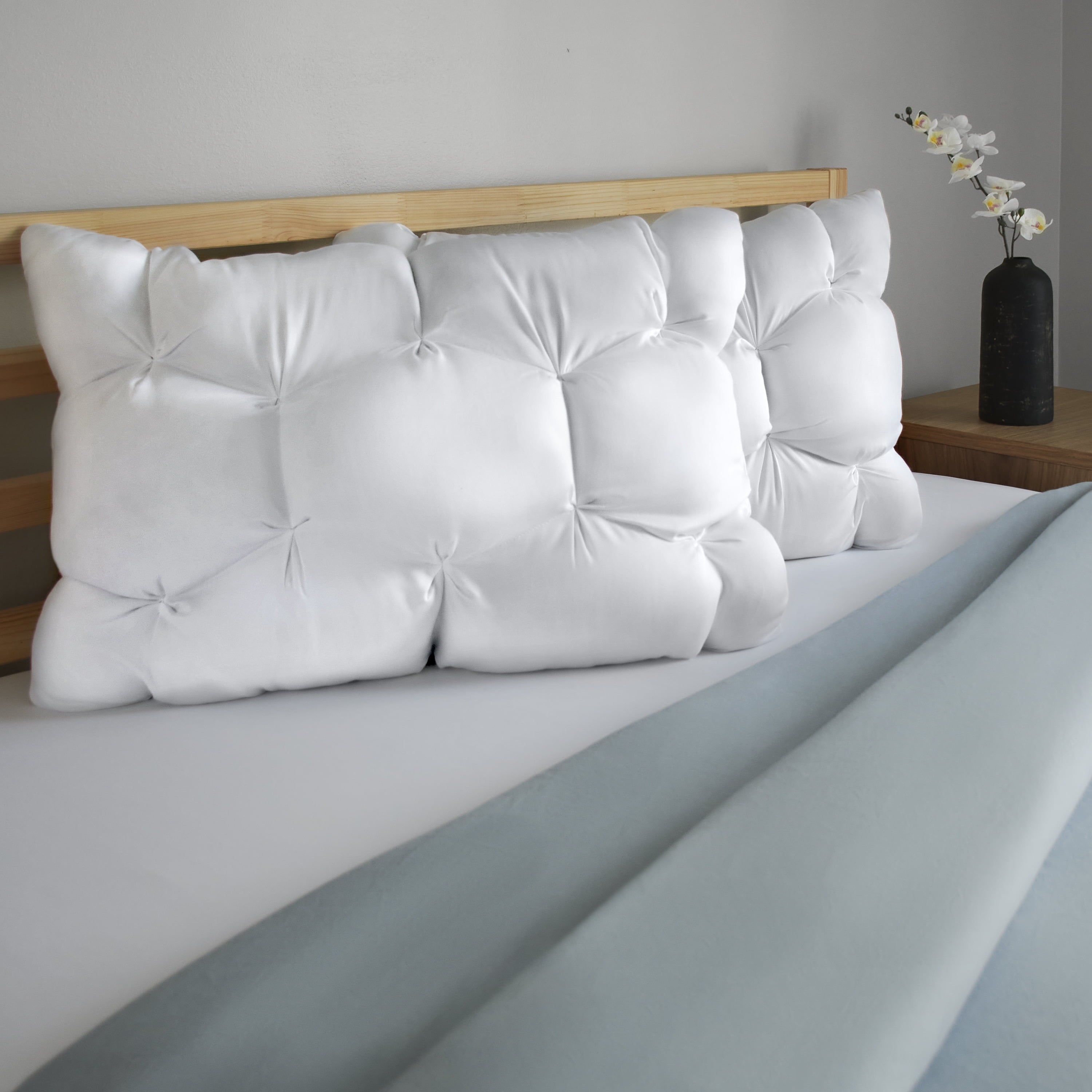 Decorative Plump Down Alternative Cloud Luxe Bed Pillows, Standard/Queen - Adaptive Huggable Core (2 Pack) - Ergonomic Memory Foam Pillow for Neck Pain Support Detail