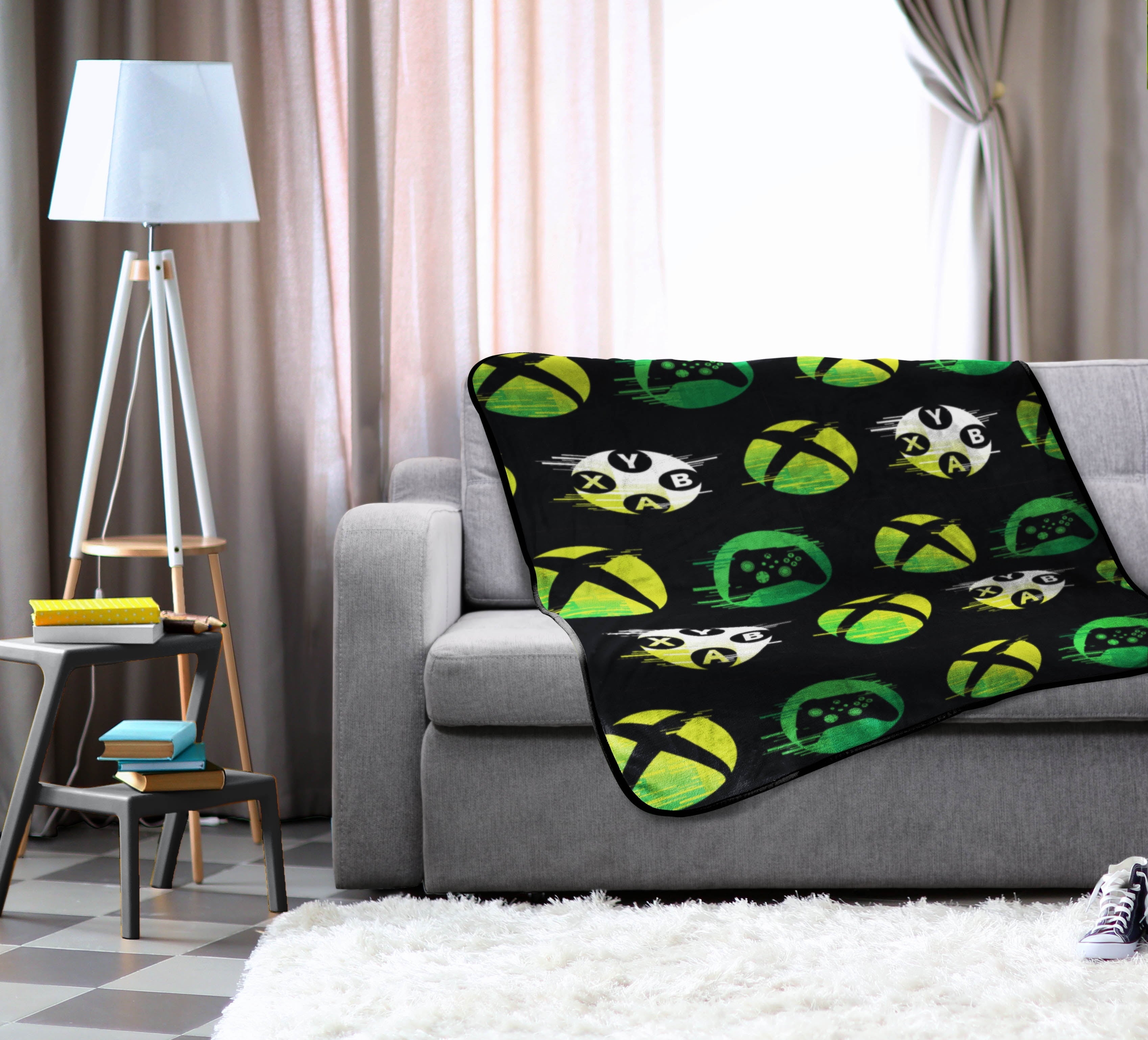 Reversible Sherpa Head Glow In The Dark Kids Throw Blanket, 46 x 60, Microfiber, Black - Lightweight Plush Warm Blanket for All Seasons Detail