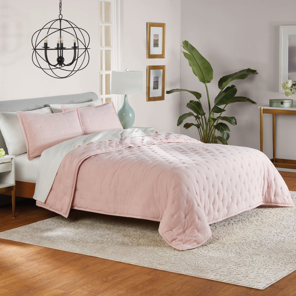 Fluffy Down Alternative Full/Queen Comforter Set, Super Soft & Embroidered, 3-Piece, Pink - Luxurious Quilted Duvet Cover Set Detail