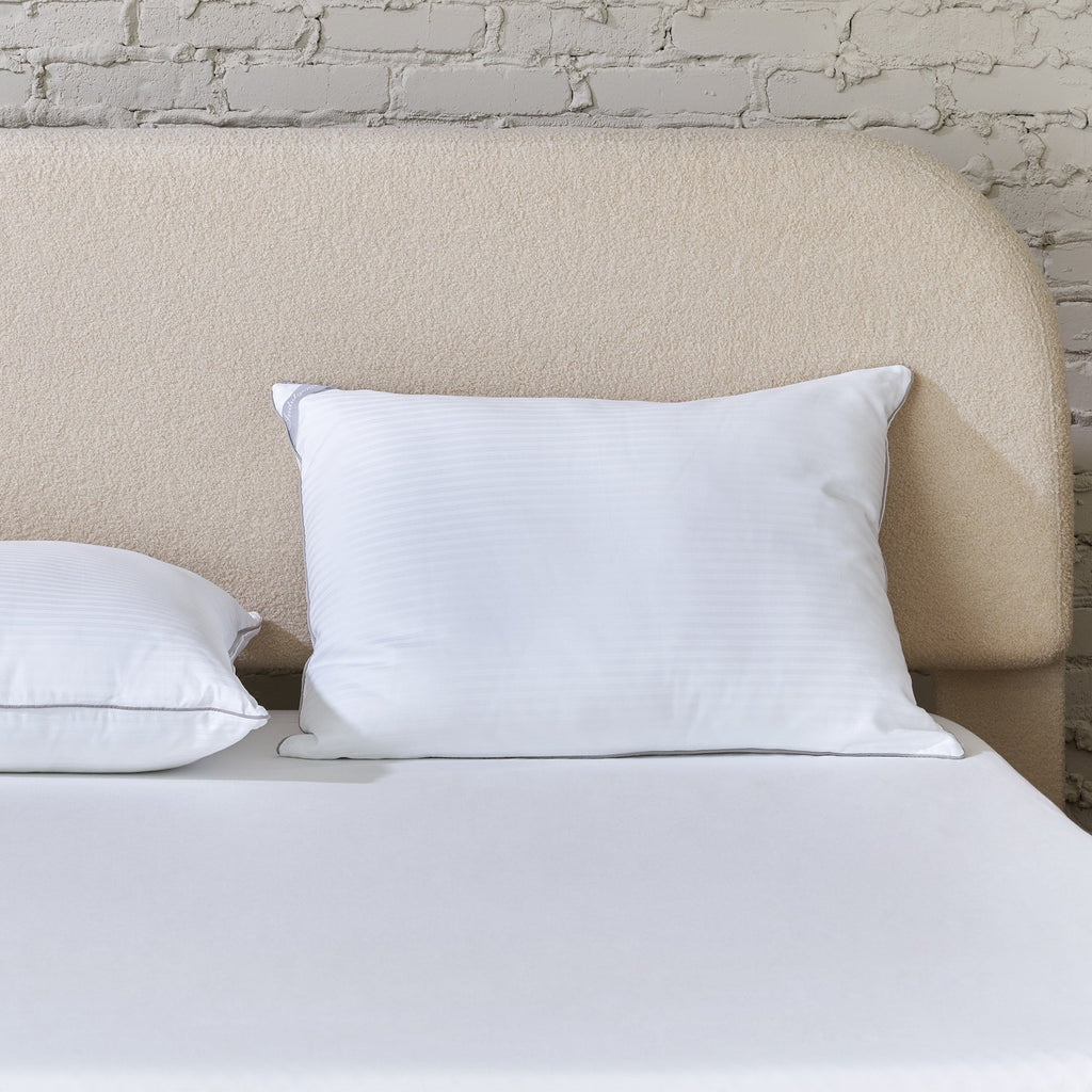 Ergonomic Memory Foam Down Alternative Bed Pillow, Standard/Queen - Hotel Quality Plush Sleeping Pillows Detail