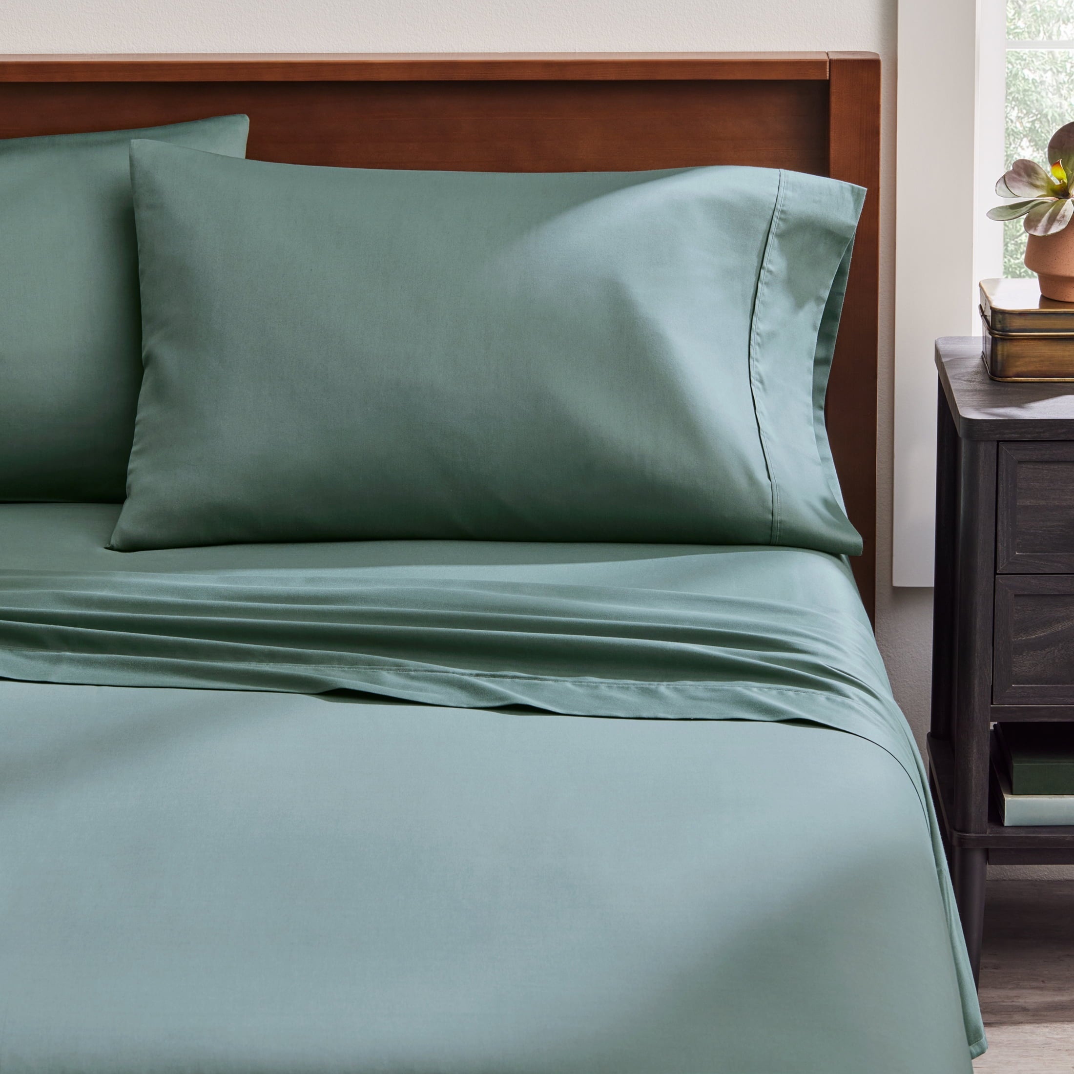 Cooling Sateen 4-Piece 300 Thread Count Green Ash Cotton Sateen Bed Sheet Set, Cali King - Premium Ultra-Soft Pillowcase Pair for Sleeping Detail