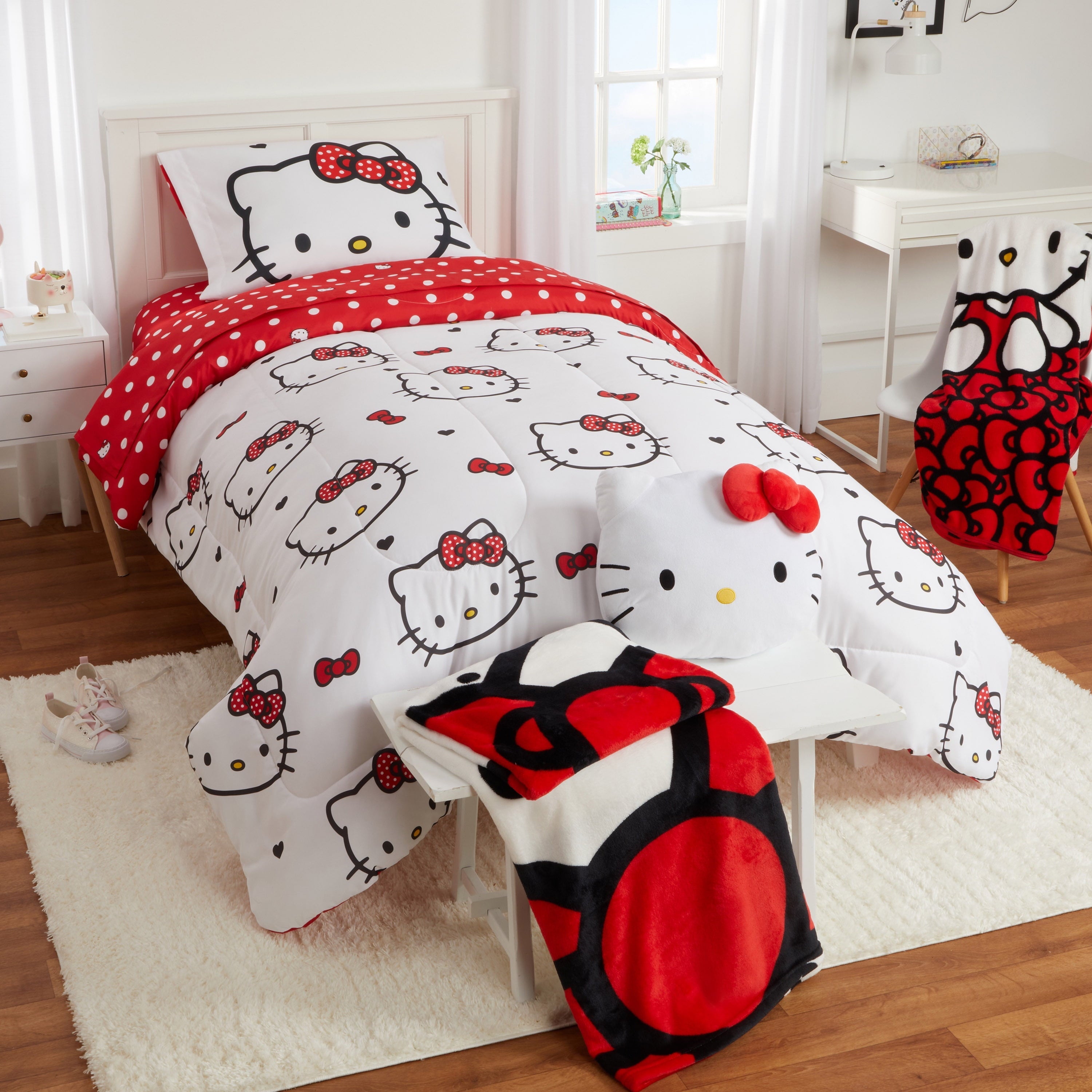 Super Soft Flannel Kids Red White Print Fleece Throw Blanket, 46 x 60 - Super Soft Reversible Sherpa Flannel Blanket Detail
