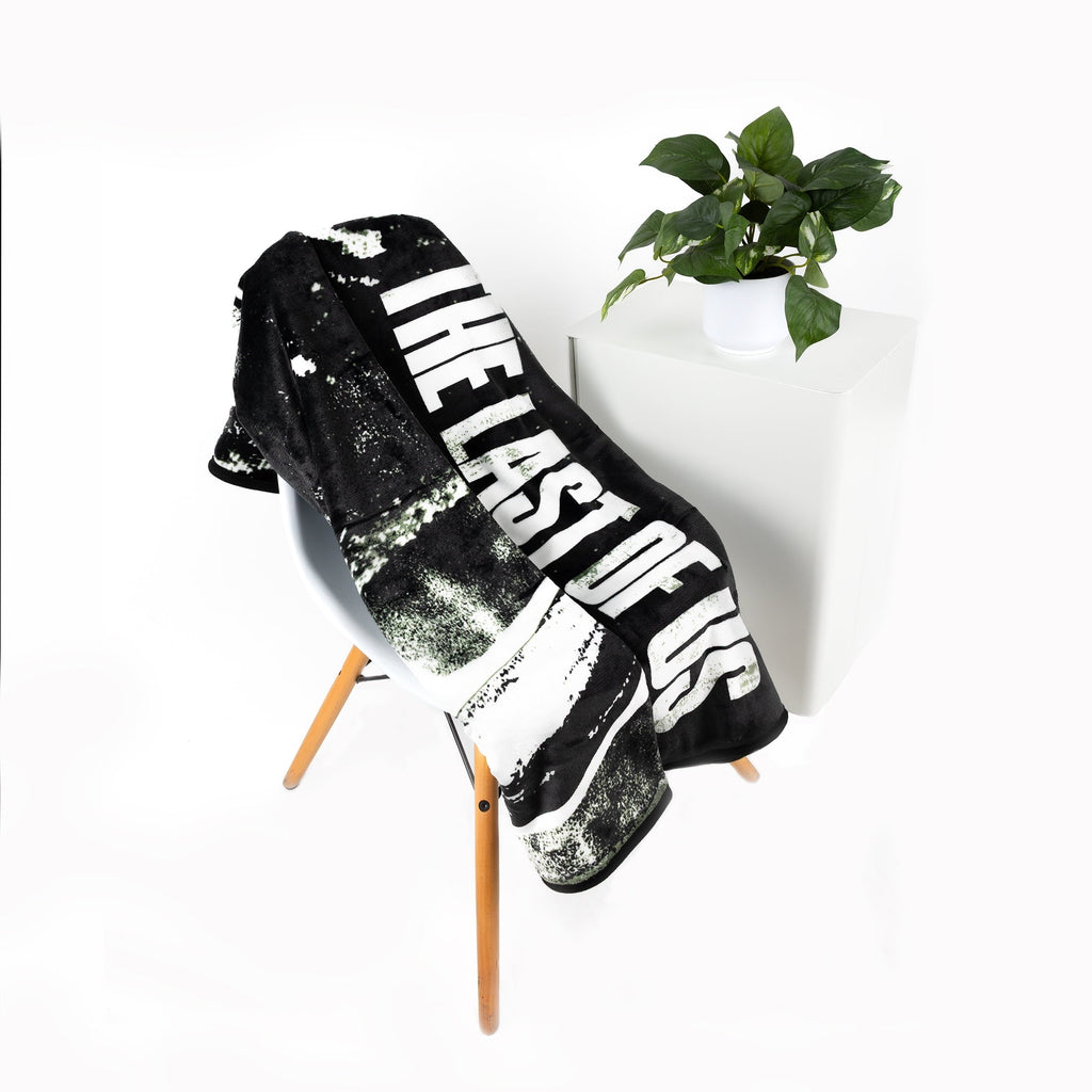 Super Soft Flannel Black and White Polyester Throw Blanket, 50" X 60" - Lightweight Plush Warm Blanket for All Seasons Detail